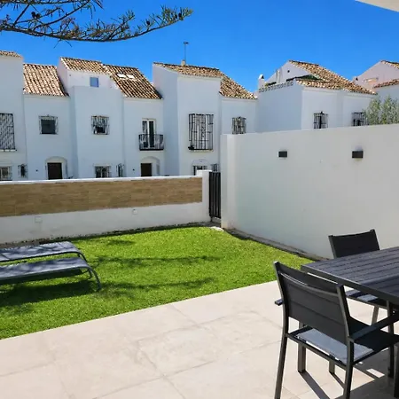 House In Front The Sea Dom wakacyjny Marbella